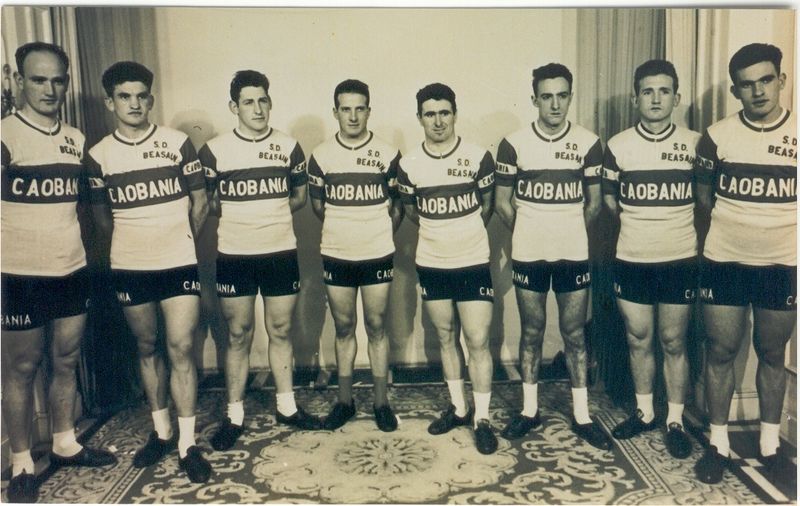 Taldearen argazkia: 1958-1959 · Caobania